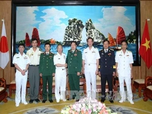 越南国防部长冯光青会见 日本海上自卫队参谋长